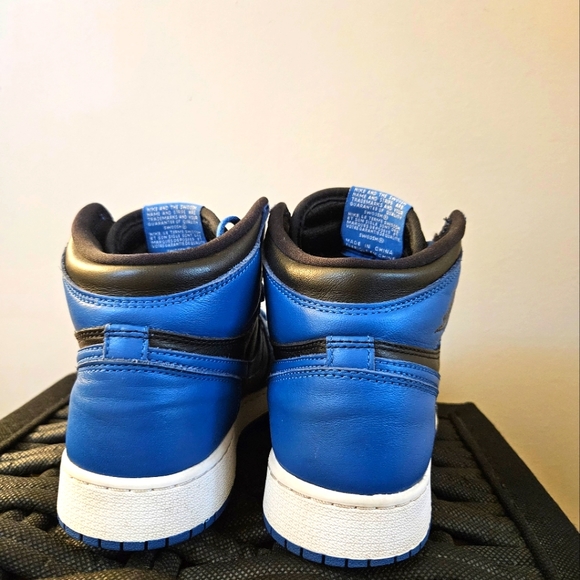 Air Jordan 1 Mid - Picture 2 of 5